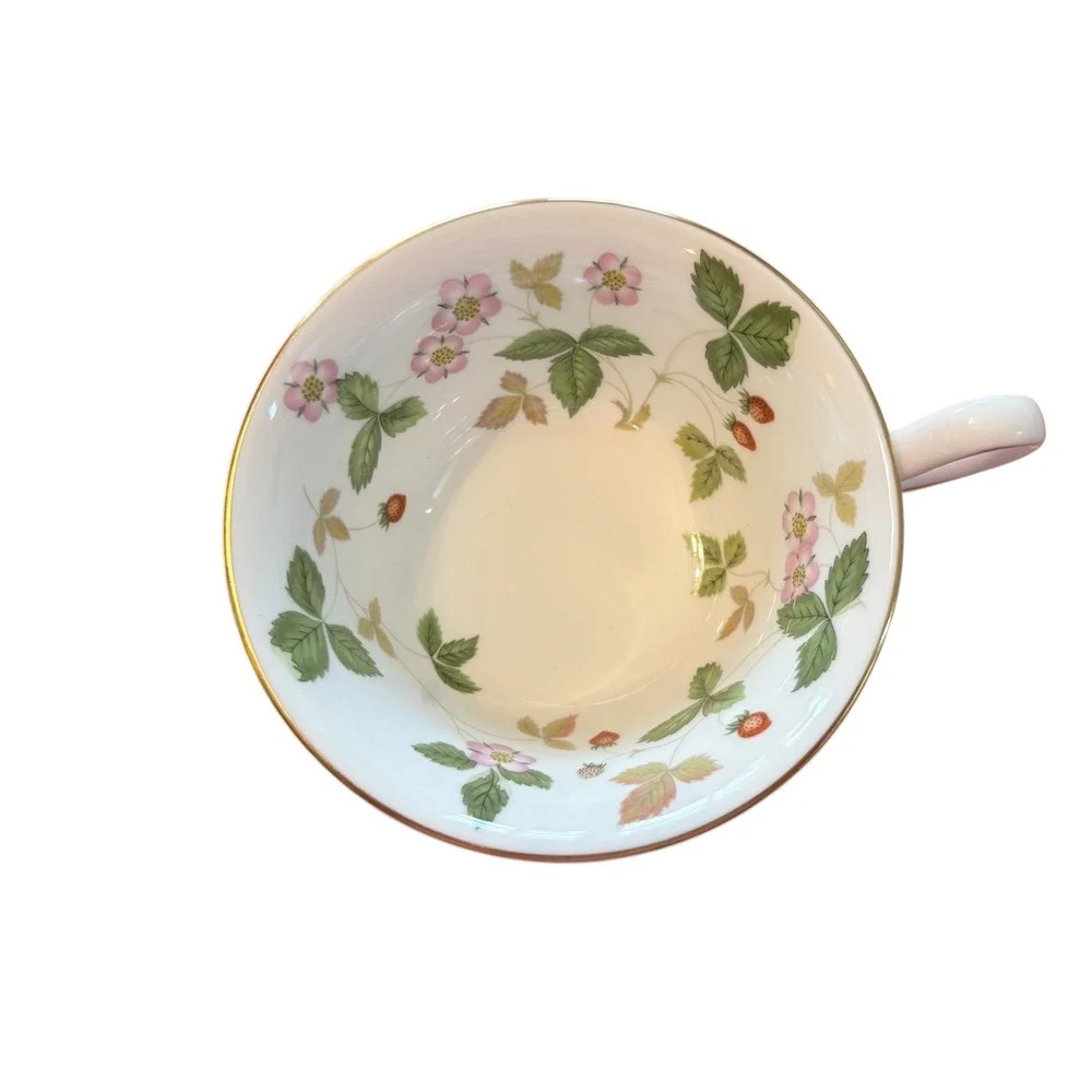 Wedgwood Wild Strawberry Bone China Teacup Made in England Floral Gold Rim
